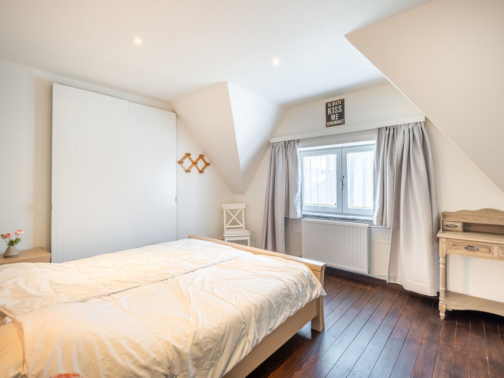 Villa in Koksijde With Sunny Garden