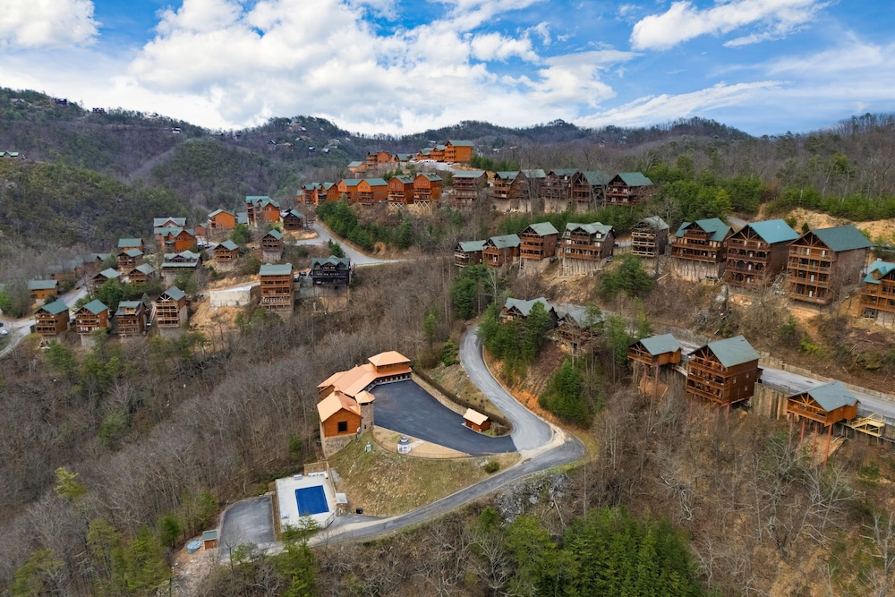 Anne s Place Cozy Cabin With Hot Tub Games Near Dollywood Attractions