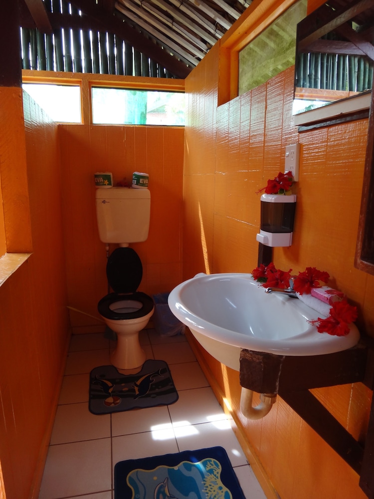 Va-i-moana Seaside Lodge