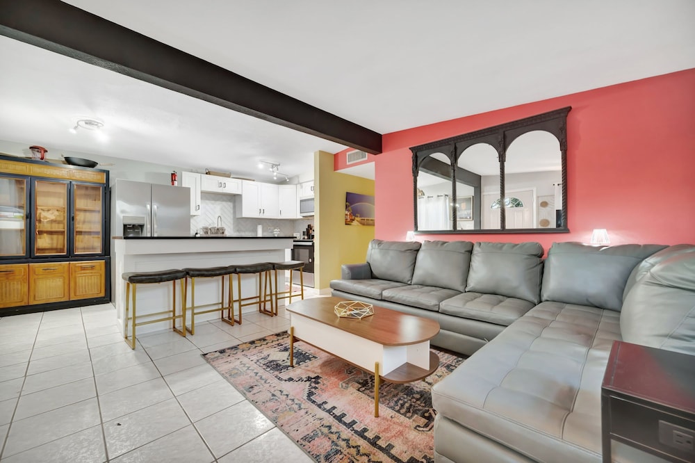 Family Home 10 Mins to Beach Pets Welcome