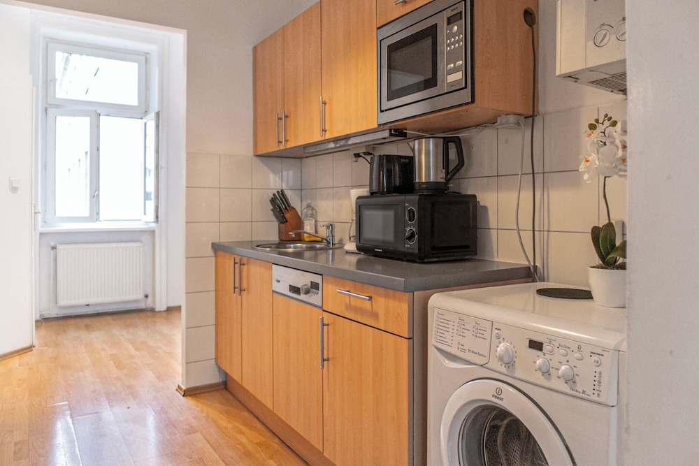Bright 2BR Apt Perfect Long Stay
