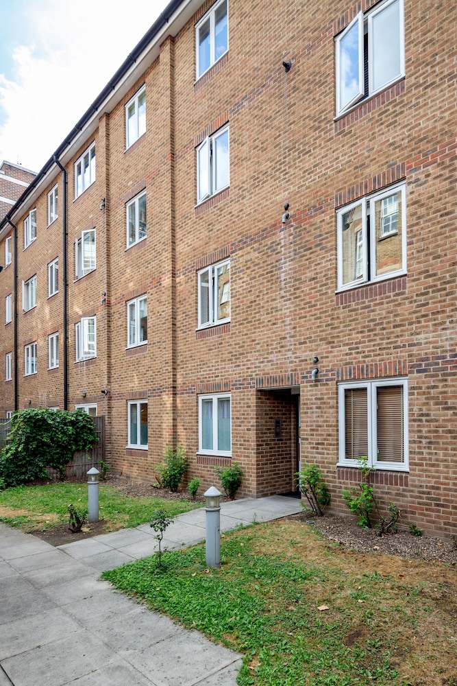 Hoxton 2 Bed Apartment by BaseToGo