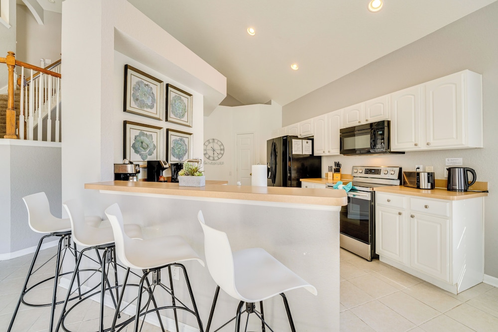 3 Mi to Disney: Family-friendly Home!
