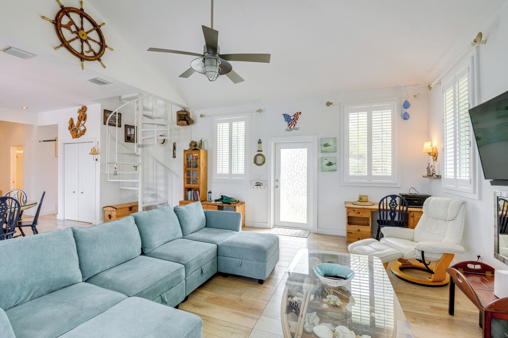 Dock + Balcony: Serene Big Coppitt Key Escape