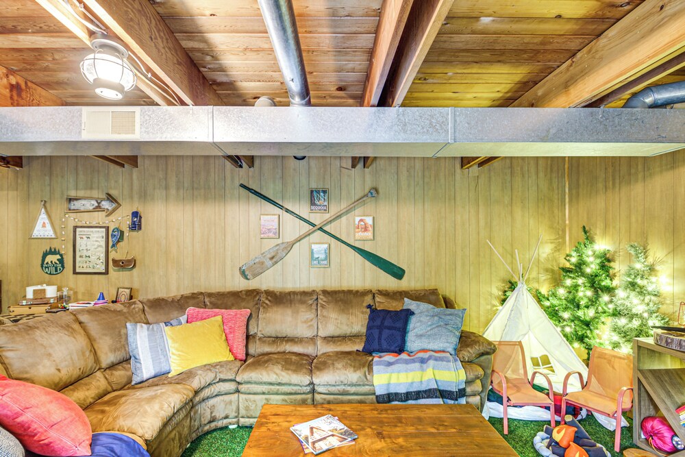 Canal Across Street: Family Cabin in Breezy Point!