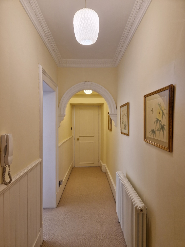 JOIVY Gorgeous Georgian Flat