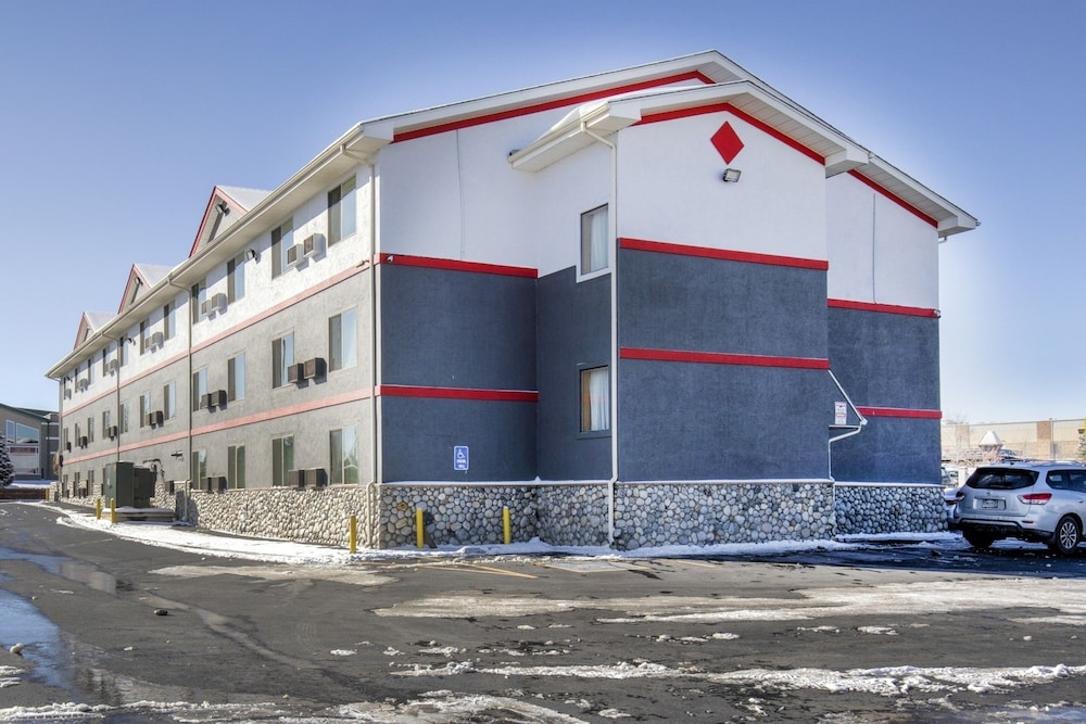 Castle Rock Vacations - OYO Hotel Castle Rock CO Downtown - Property Image 4