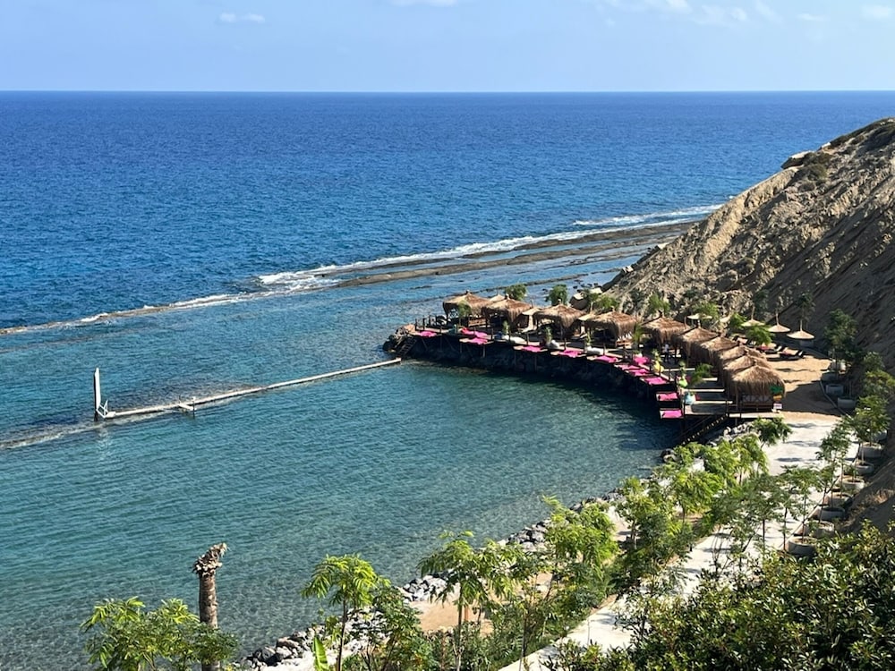 Gorgeous Seafront Villa in a Prime Resort