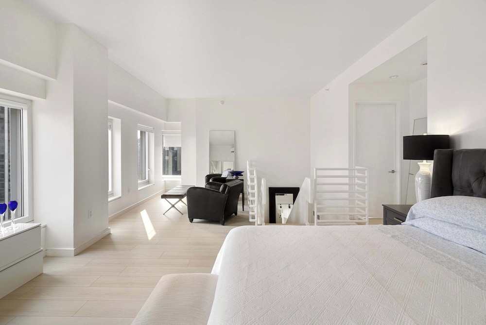 Midtown 5 Bedroom Duplex Luxury Penthouse, 2,500 sq ft, Sleeps 10, Manhattan, VIP Services - Image 2