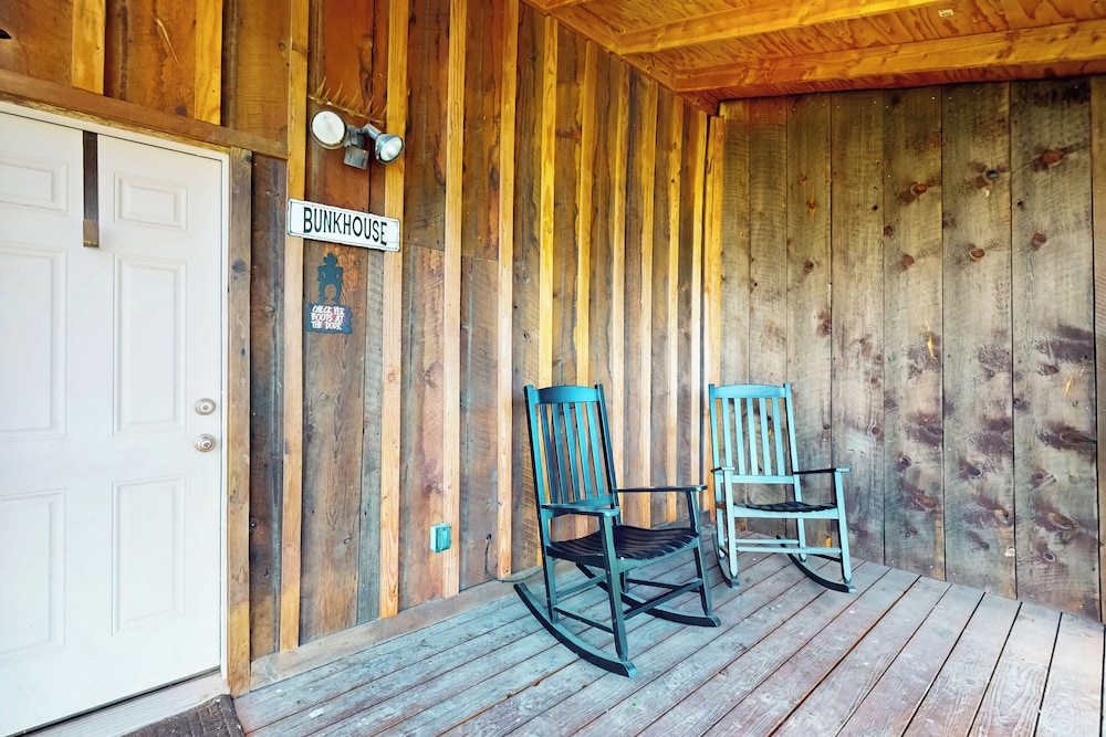 1 BR Bunk House on Long Hollow Ranch, Dog Friendly