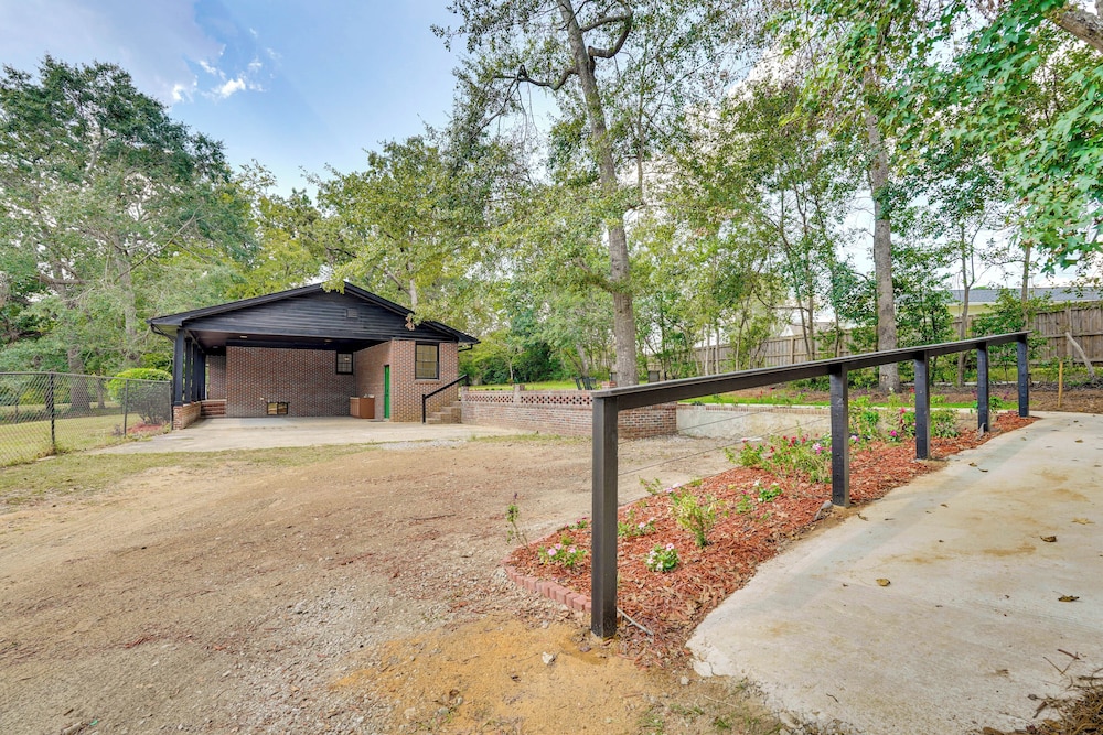 Group Getaway w/ Fenced Yard & Pool Table in Wrens