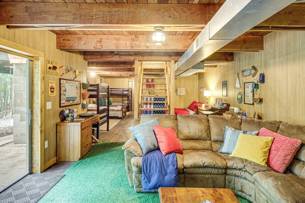 Canal Across Street: Family Cabin in Breezy Point!