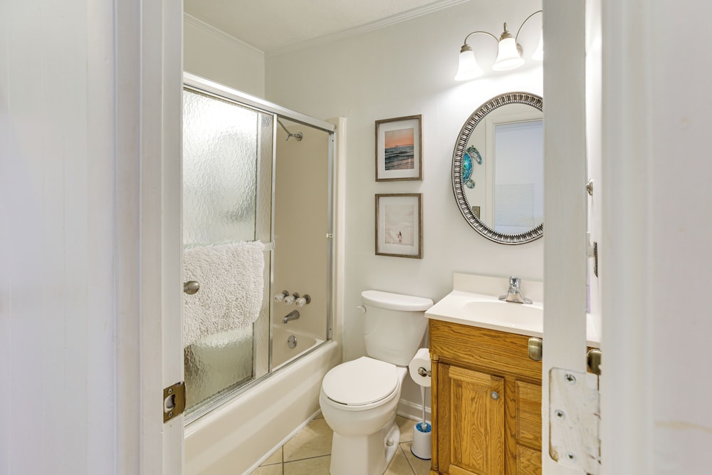 Walk to North Myrtle Beach: Studio w/ Pool Access!