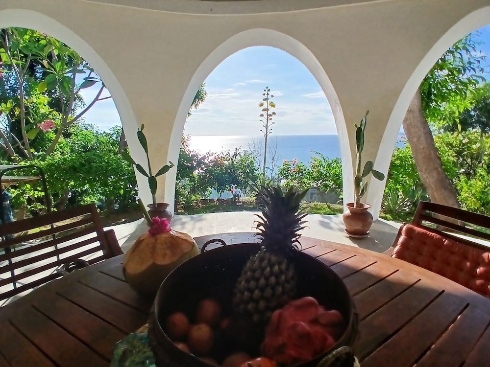 Mentigibay Dome Villa Lombok