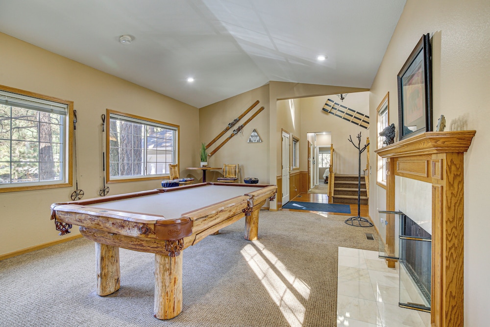 Family-friendly Home w/ Hot Tub in Big Bear!