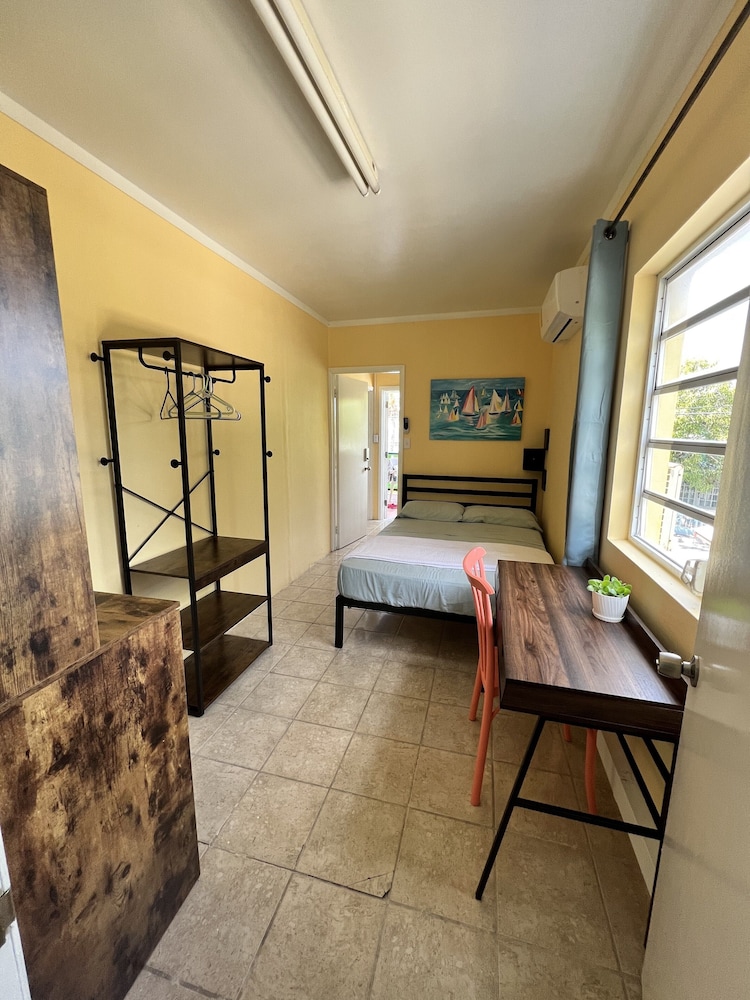 The Waterfront Inn - Hostel