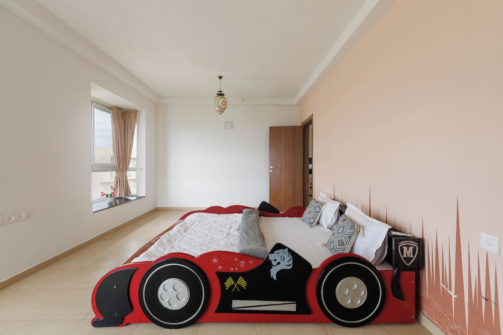 Skyline Haven by Red Olive4bhk30mins Airport
