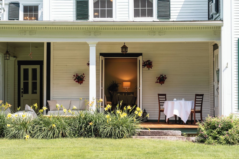 Lee Farm Inn