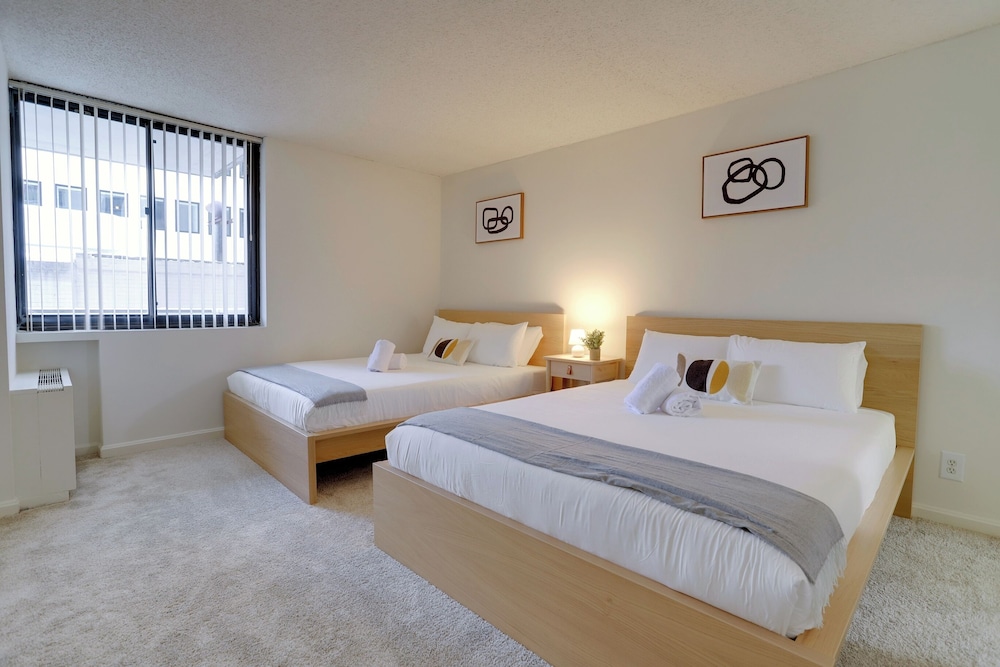 Modern 2BR Apt in Crystal City near D.C.
