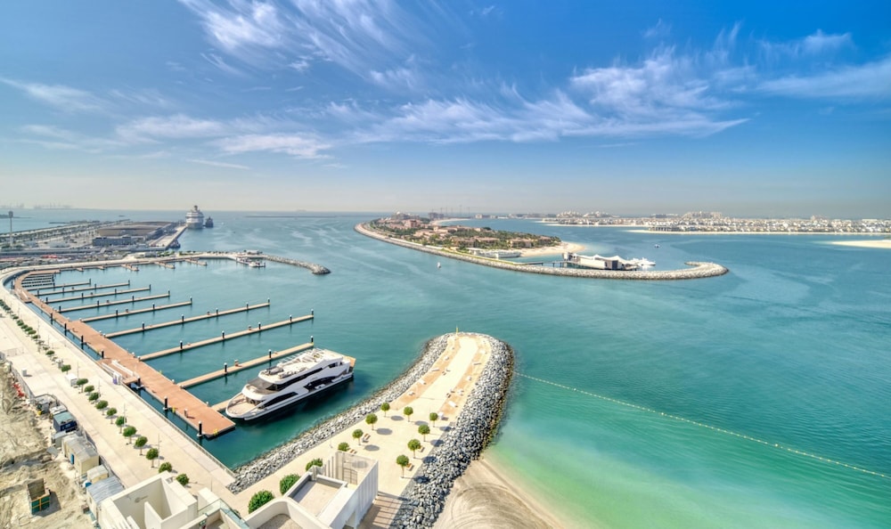 Luxury Sea View Living on Emaar Beachfront