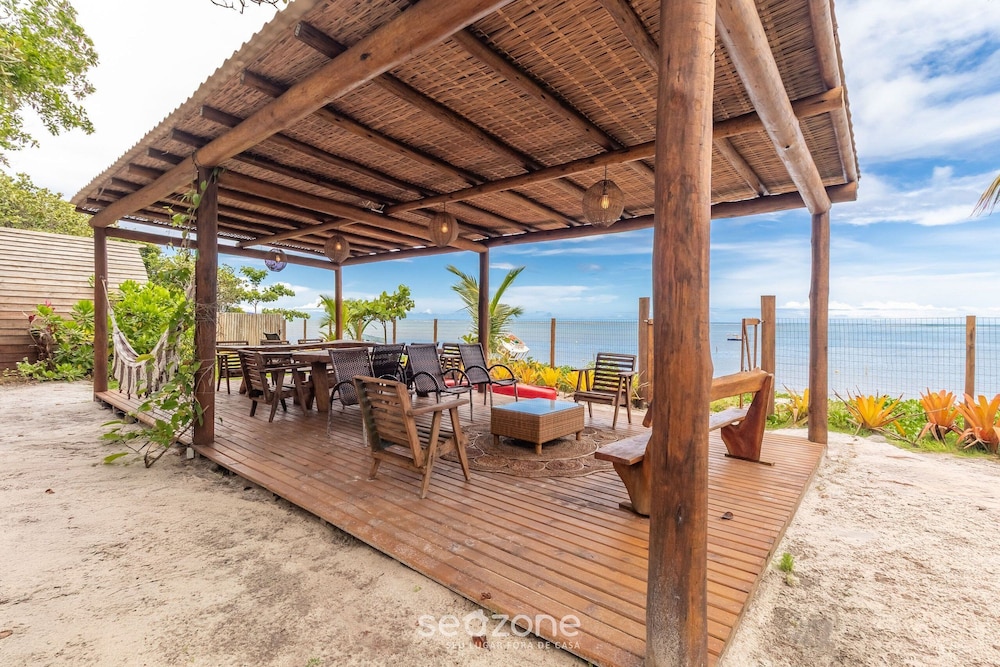 Beachfront Cabins in Bahia – OTX