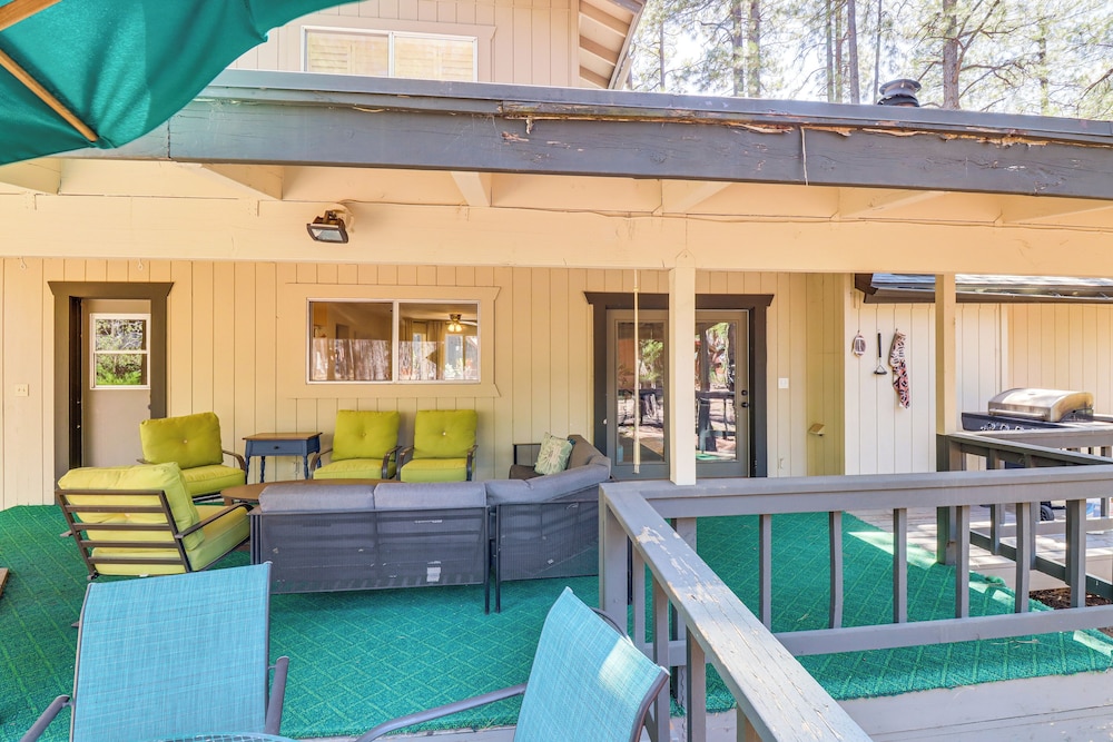 Spacious Decks: Family Pinetop Country Club Home