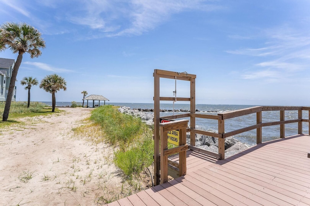 Condo with Resort Access - Great North Island Location