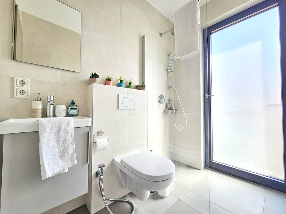 Stylish 3 BR with 2 terraces and parking