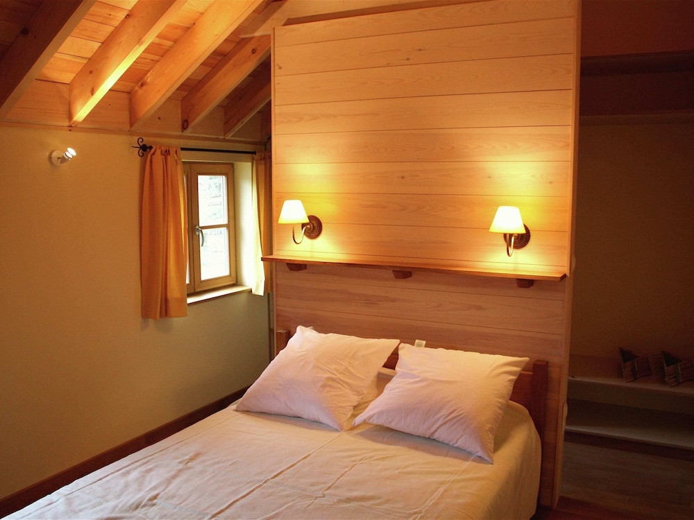 Fort-like Holiday Home in Sart-bertrix, Near Luxembourg view 4