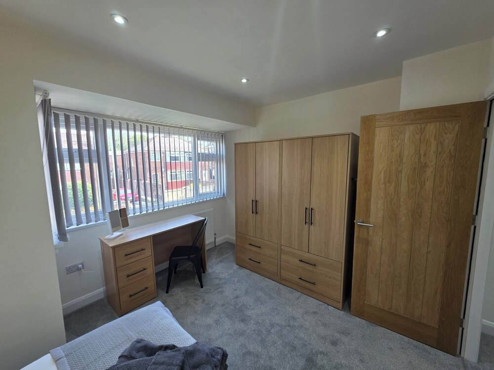 House - Sleeps 4 - Parking - Garden - City Centre