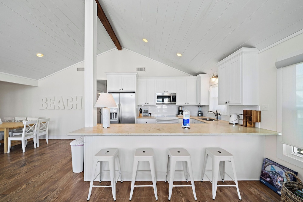 Coastal Cottage by Ryson Vacation Rentals