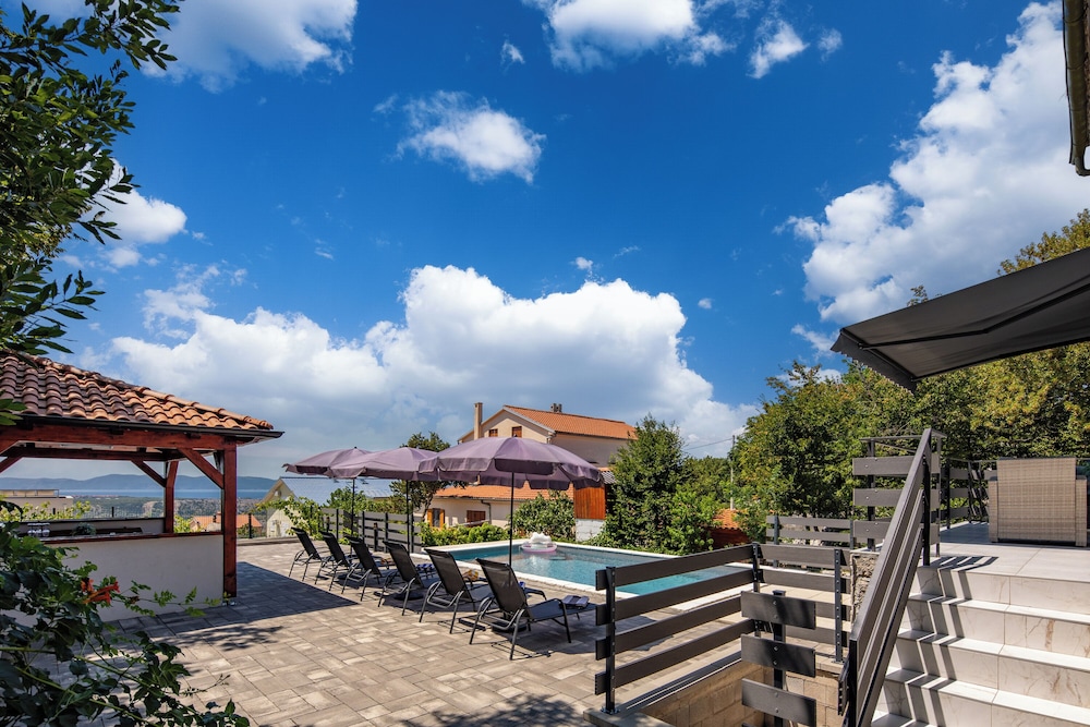 Villa Natali With Pool And Sea View