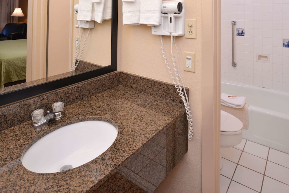 Collinsville Vacations - Quality Inn Dutch Inn - Property Image 20