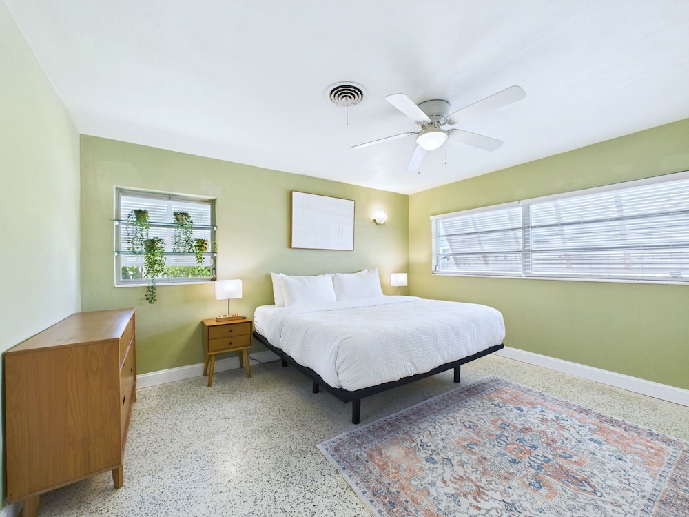 3 Bedroom 2 Bath Beachside House With Hot Tub