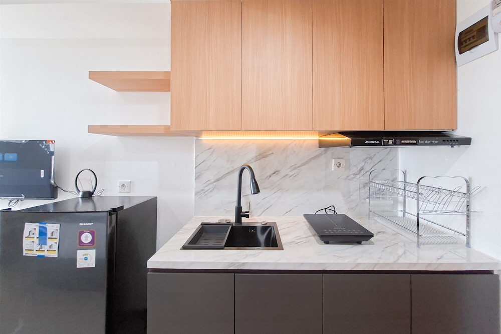 Studio Near Krl Station At Cisauk Point Apartment