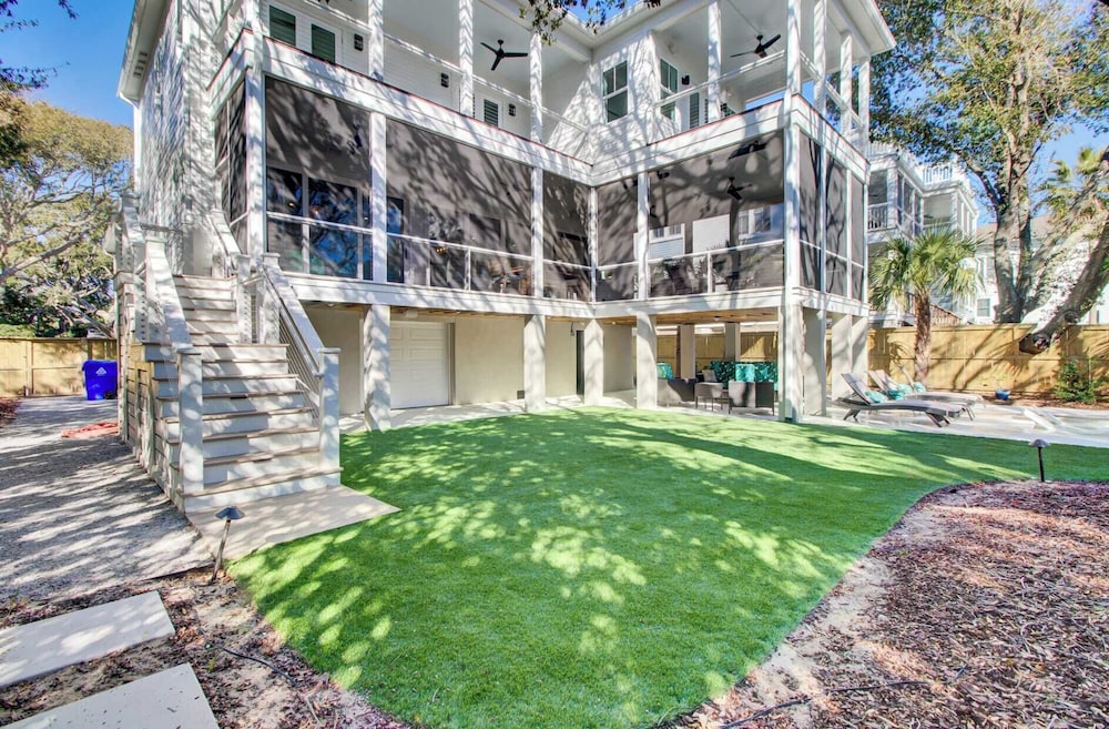 Walk to the Beach + Private Pool, Rooftop Terrace, Balcony 3602 Cameron