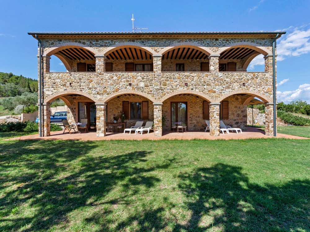 Farmhouse in Suvereto With Sea Views view 2