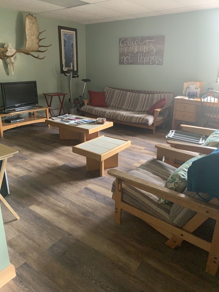 Sawinglogzz Log Cabin view 3