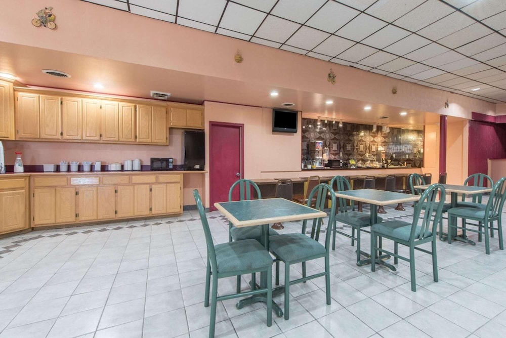 Lawton Vacations - Castle Inn  Suites - Property Image 11