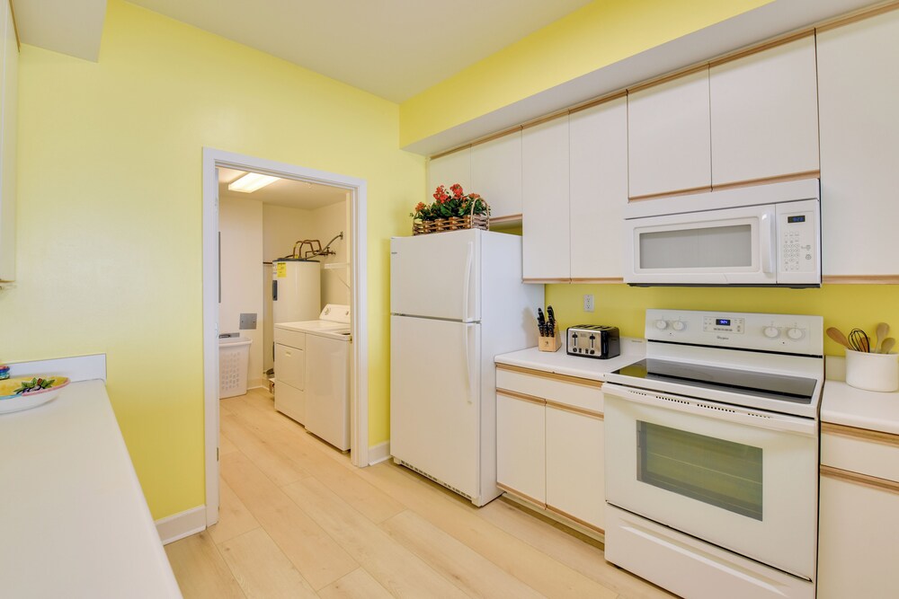 Navarre Condo w/ Beach Access & Ocean Views!