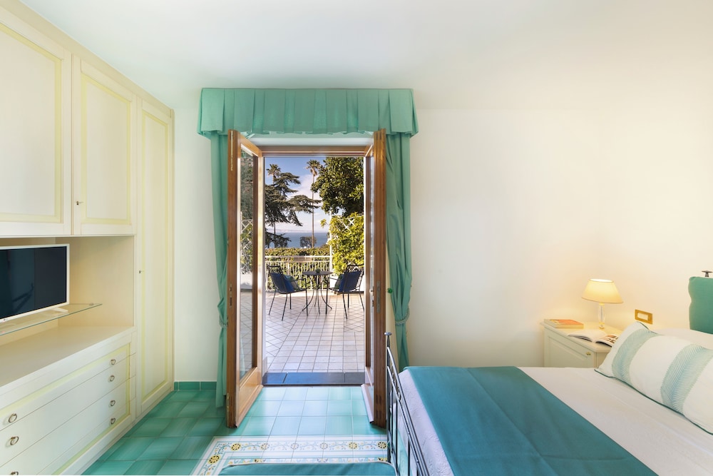 Villa In Sorrento Center | Gardens & Outdoor Space