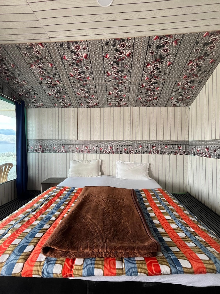 Kailash House - Tsomoriri Lake view 2