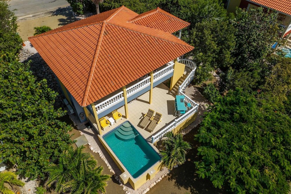 Tropical Twilight Haven Unwind in Style