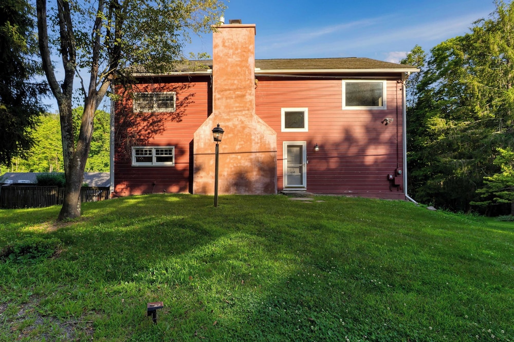 Historic Barn Retreat w/ Pool & Pond Views Longview Pond Lodge by Avantstay