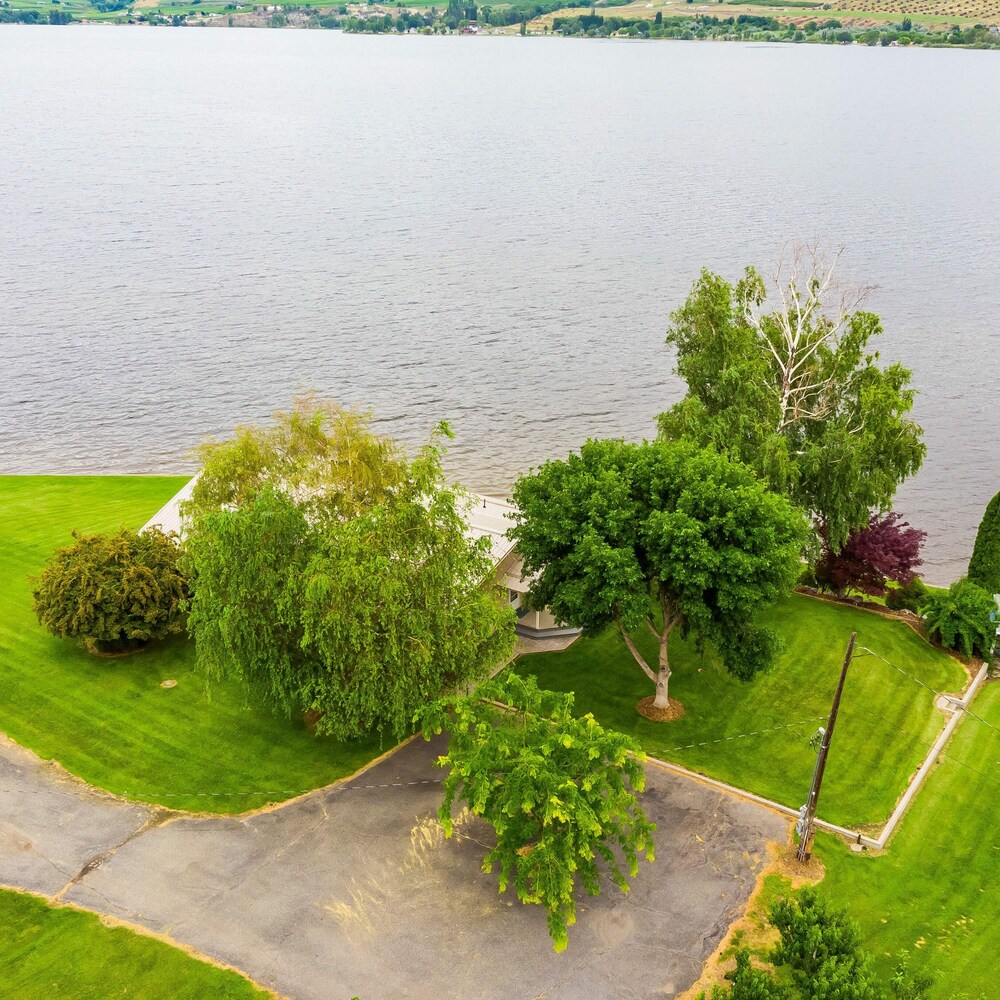 Linger Longer Lakeside Cottage