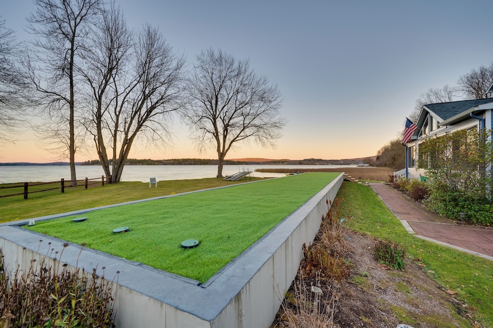 Lakeside Couple's Escape w/ Dock in Newport!