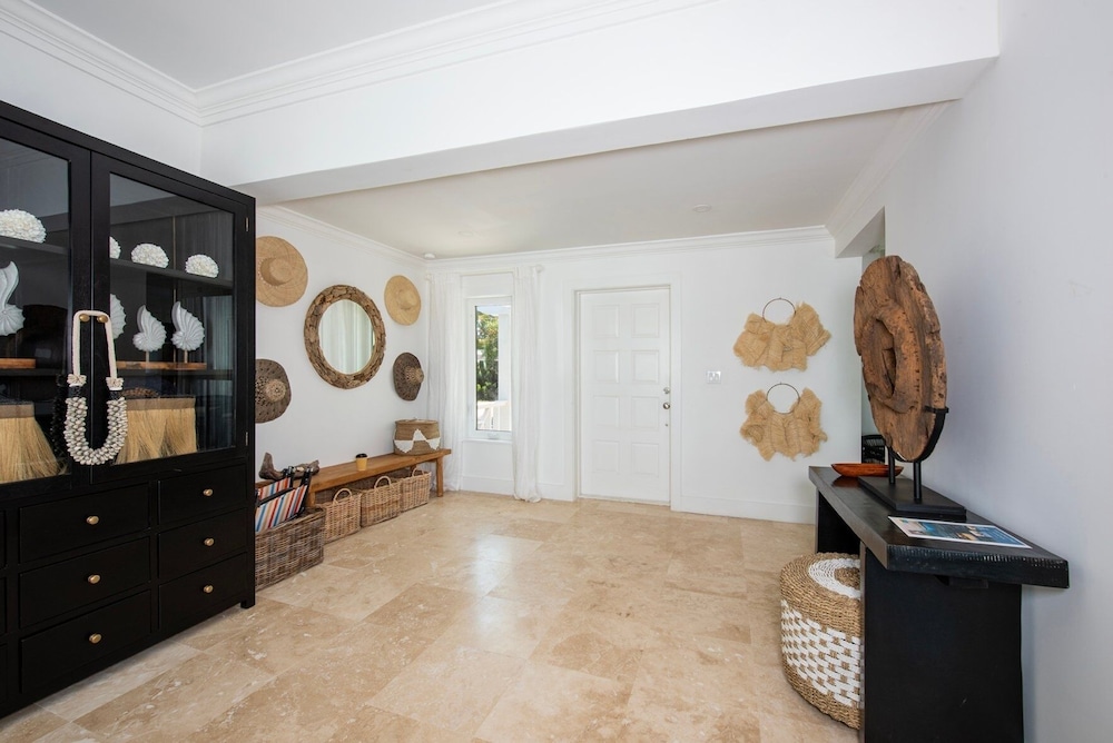 Turtle Pointe - Lux New Windermere Home W/pool, Boat Dock, Beach 3 Bedroom Home