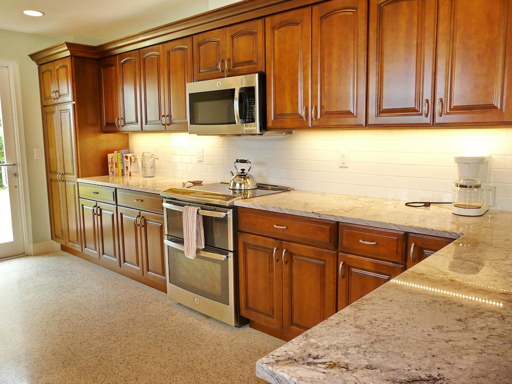 Bungalow-style Beachfront Condo With Pool