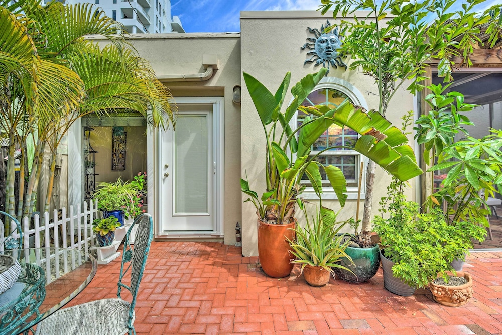Sarasota Home in Historic District w/ Patio!
