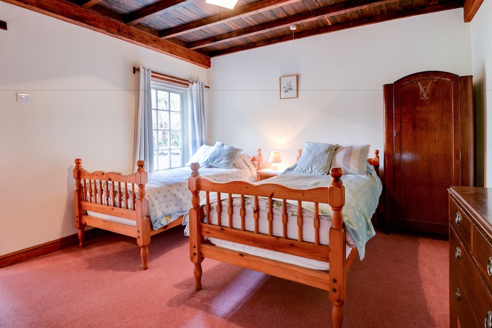 Holiday Cottages and North Star Apartment